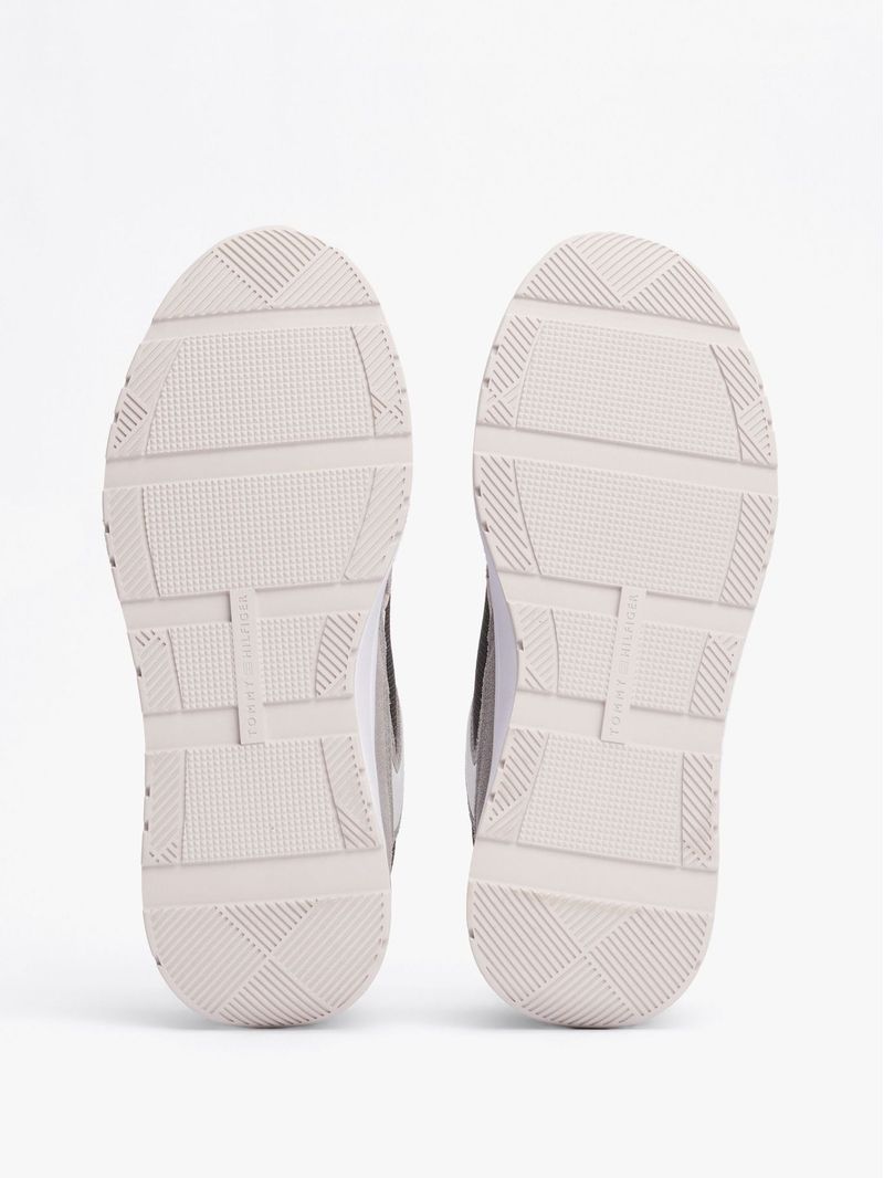 Zapatillas-con-mezcla-de-texturas