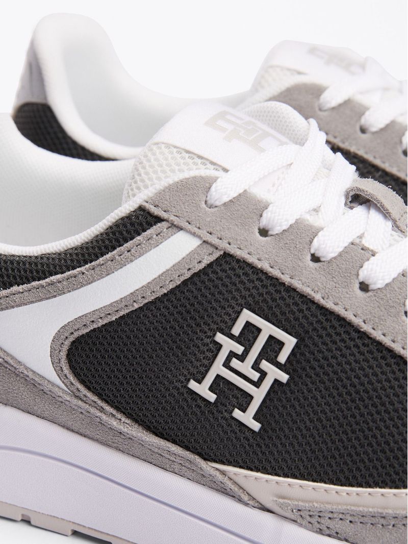 Zapatillas-con-mezcla-de-texturas
