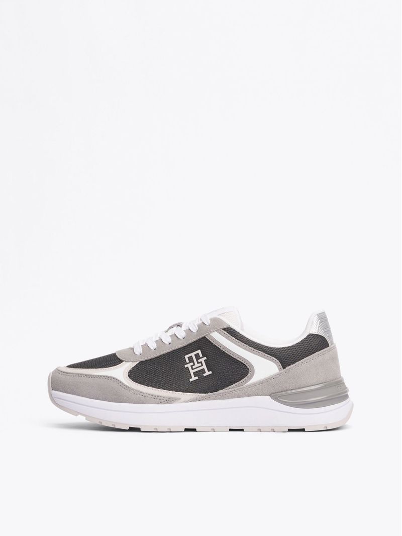 Zapatillas-con-mezcla-de-texturas