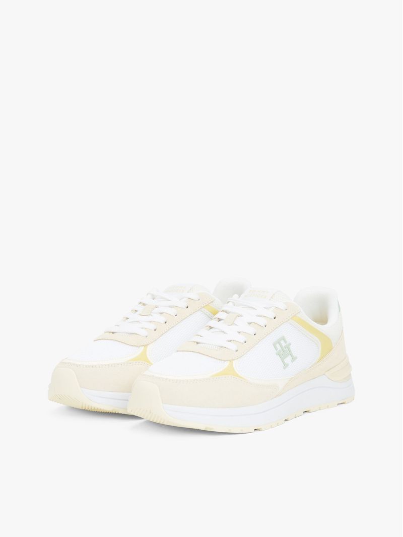 Zapatillas-con-mezcla-de-texturas