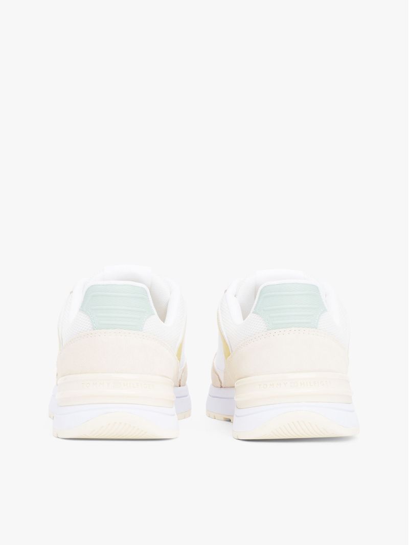 Zapatillas-con-mezcla-de-texturas