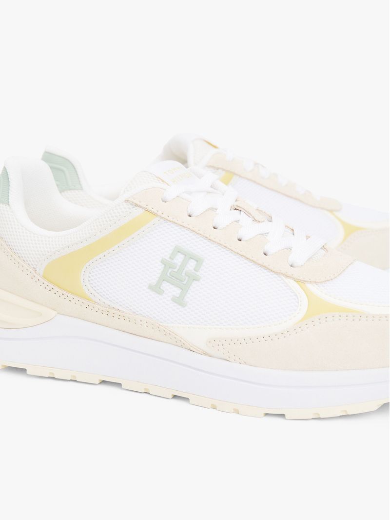 Zapatillas-con-mezcla-de-texturas