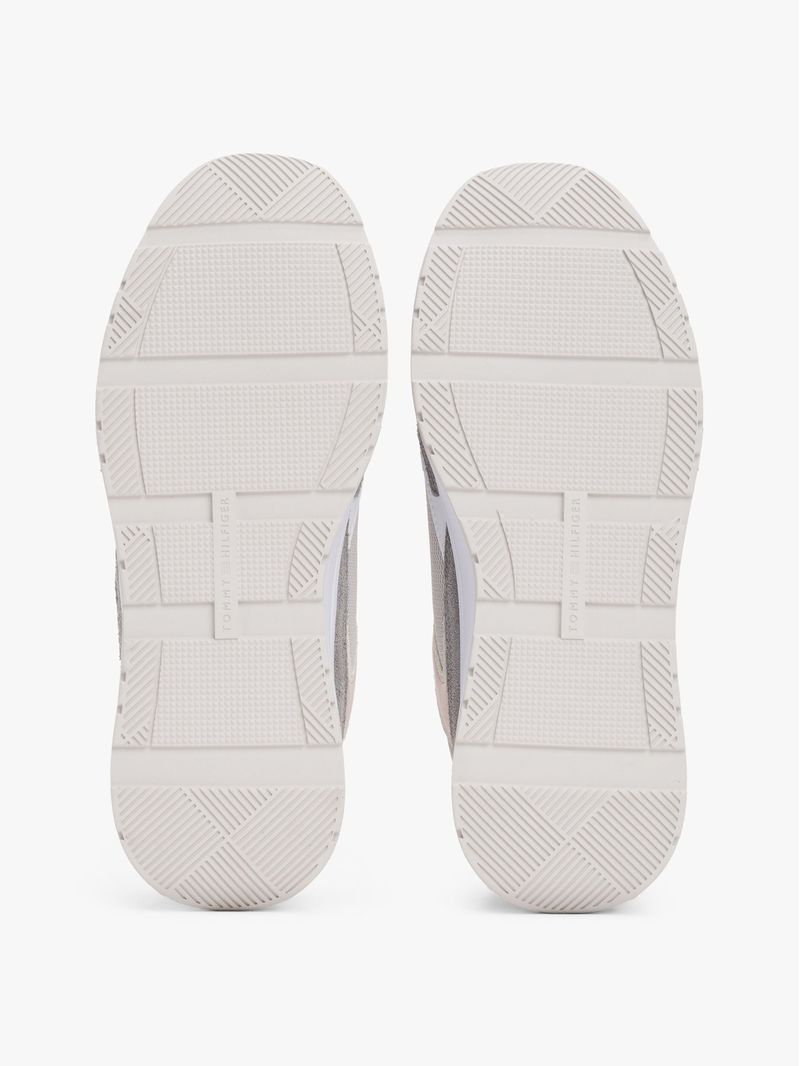 Zapatillas-con-mezcla-de-texturas