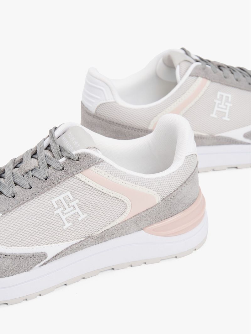 Zapatillas-con-mezcla-de-texturas