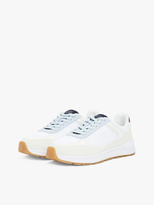 Zapatillas con mezcla de texturas