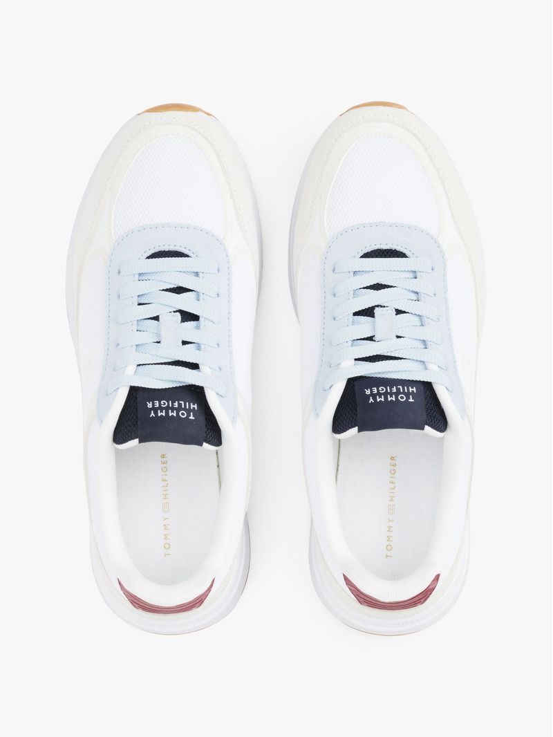 Zapatillas-con-mezcla-de-texturas
