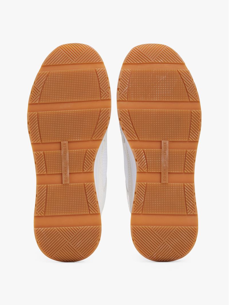 Zapatillas-con-mezcla-de-texturas
