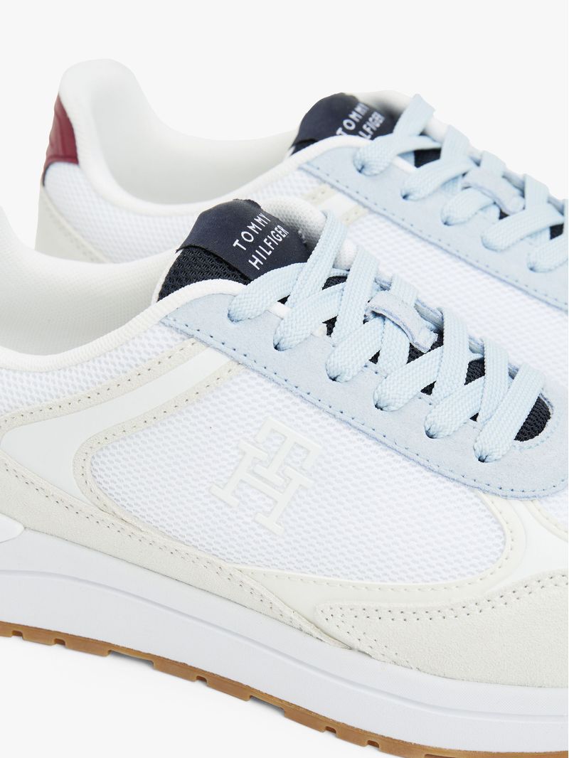 Zapatillas-con-mezcla-de-texturas