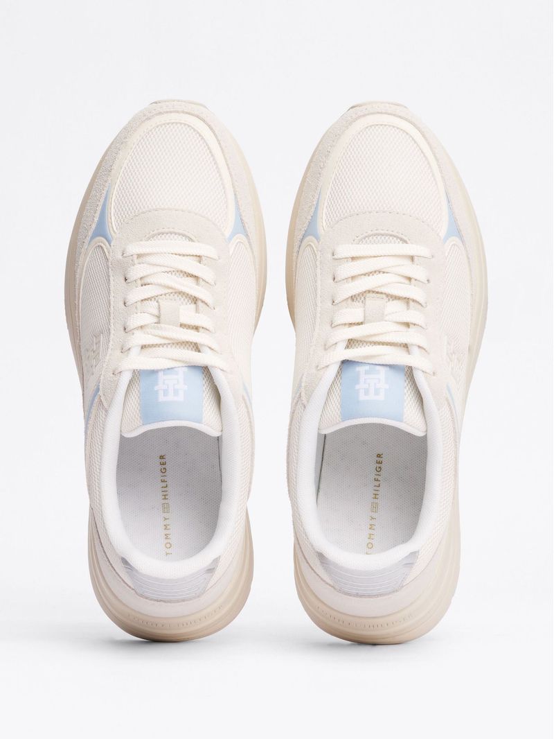 Zapatillas-con-mezcla-de-texturas