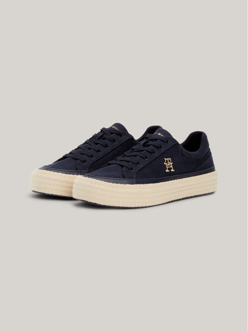 Zapatillas-de-lino-con-monograma-TH