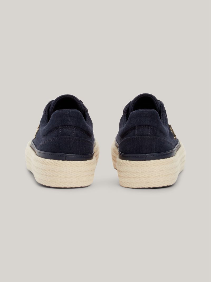 Zapatillas-de-lino-con-monograma-TH