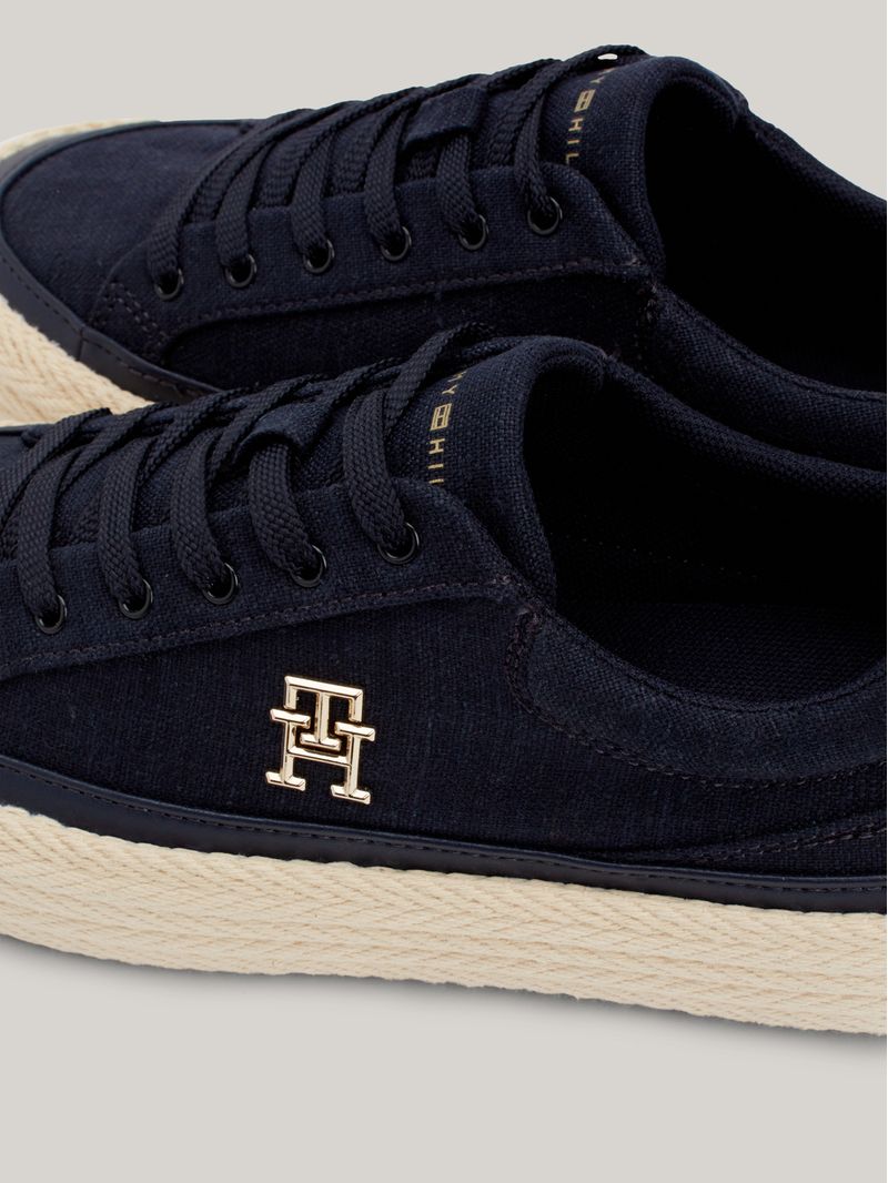 Zapatillas-de-lino-con-monograma-TH