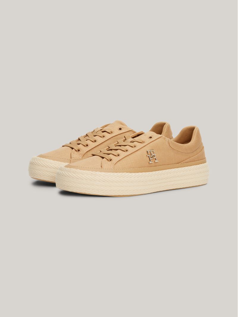 Zapatillas-de-lino-con-monograma-TH