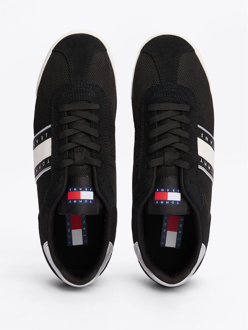 Zapatillas-de-texturas-a-contraste