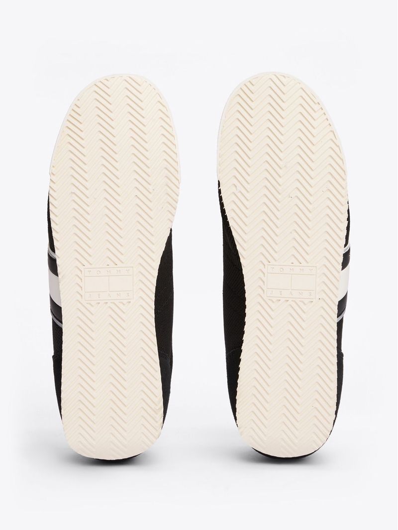 Zapatillas-de-texturas-a-contraste