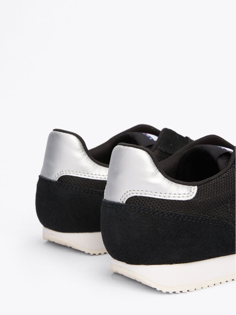 Zapatillas-de-texturas-a-contraste