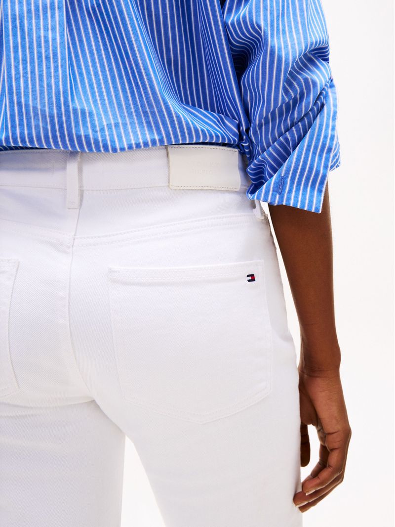 Jean-blanco-de-corte-bootcut-y-talle-medio
