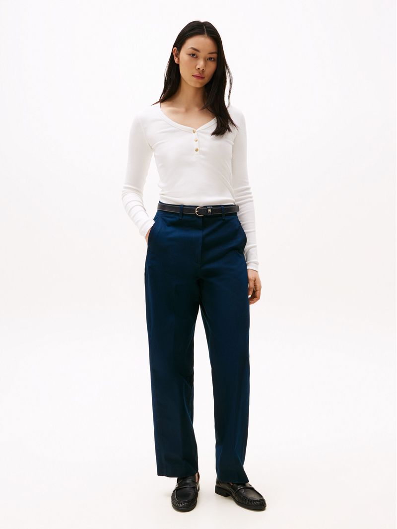 Remera-de-manga-larga-con-cuello-Henley