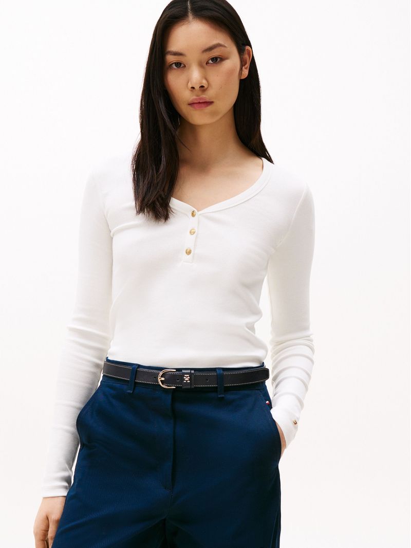 Remera-de-manga-larga-con-cuello-Henley