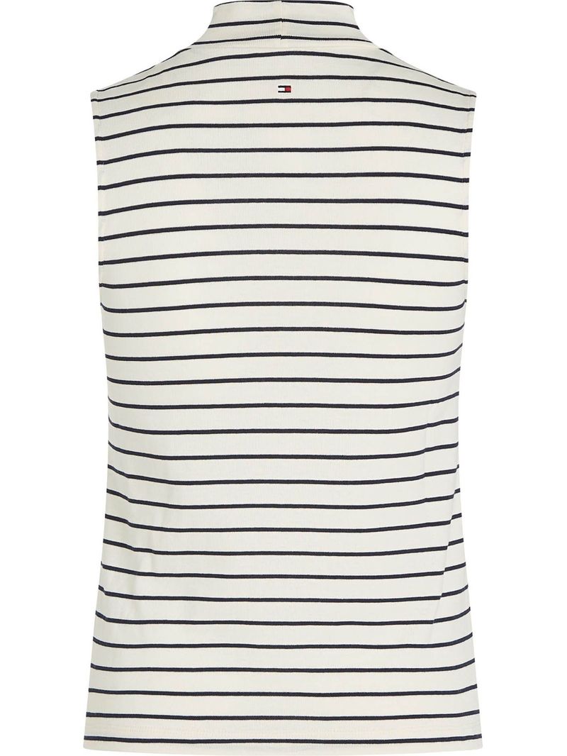 Remera-sin-mangas-de-cuello-alto-