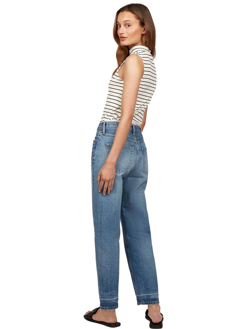 Remera-sin-mangas-de-cuello-alto-