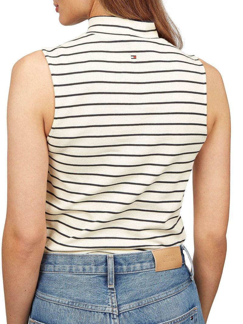 Remera-sin-mangas-de-cuello-alto-