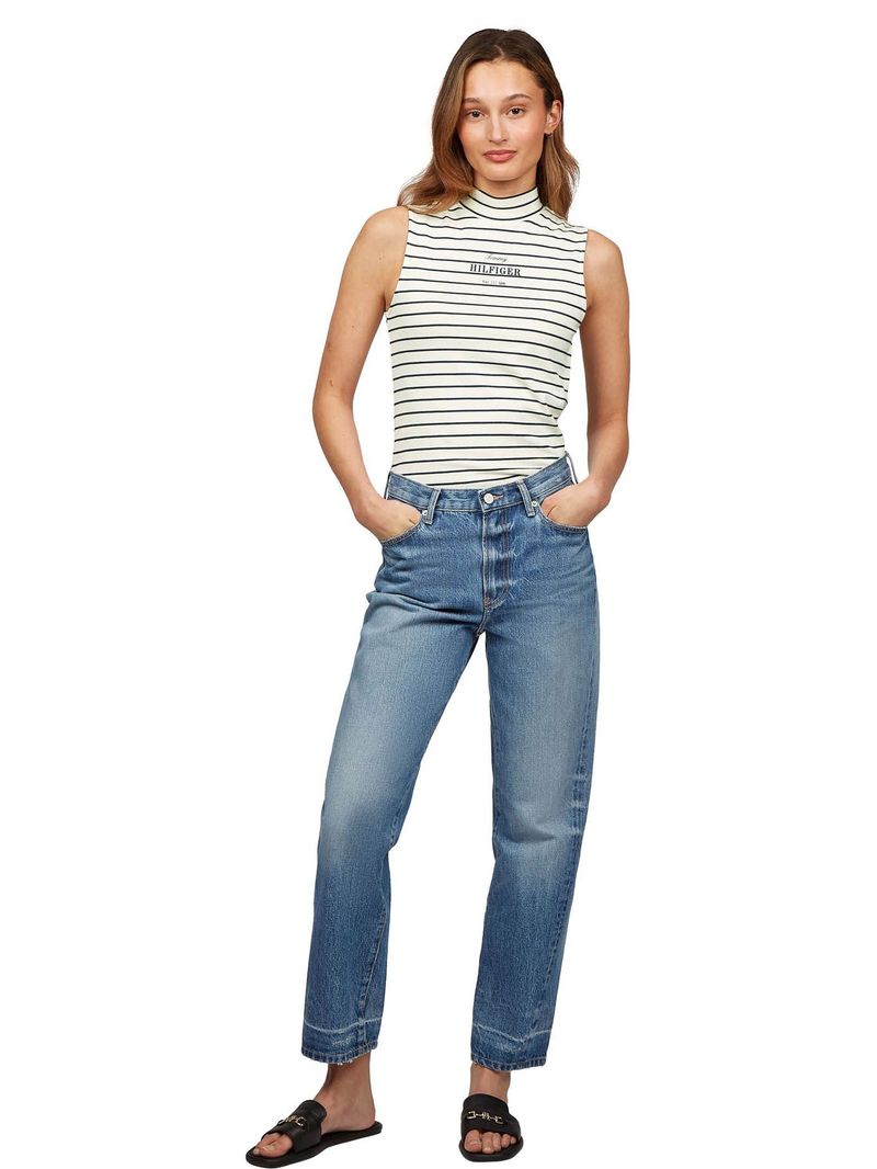 Remera-sin-mangas-de-cuello-alto-