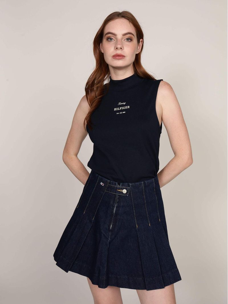 Remera-sin-mangas-de-cuello-alto-