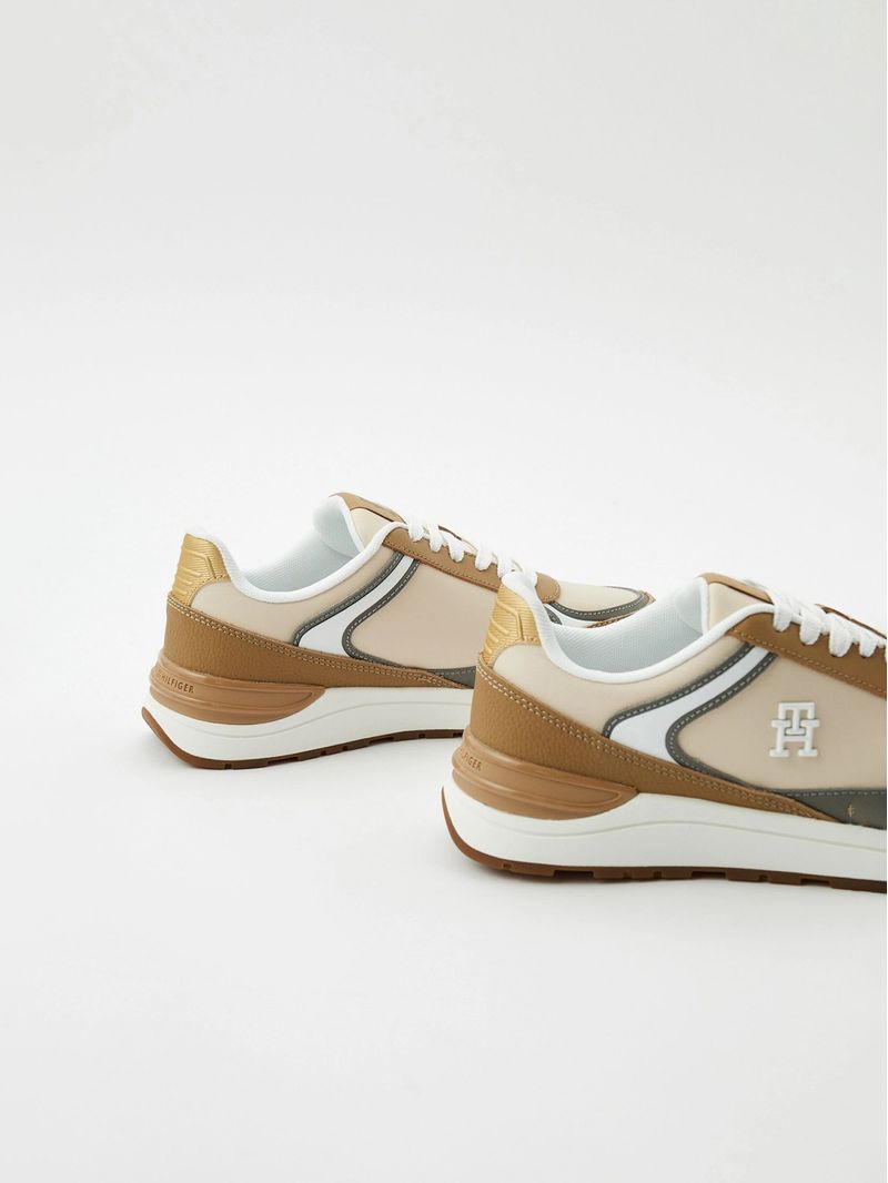 Zapatillas-de-Piel-con-monograma-TH