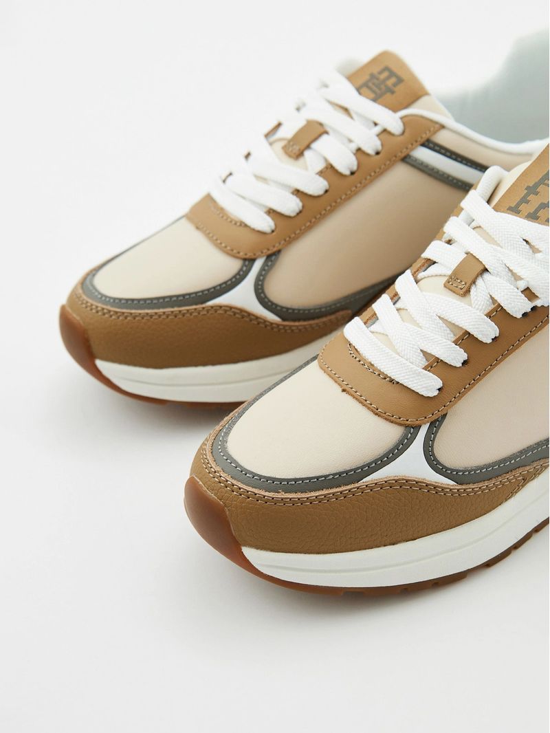 Zapatillas-de-Piel-con-monograma-TH