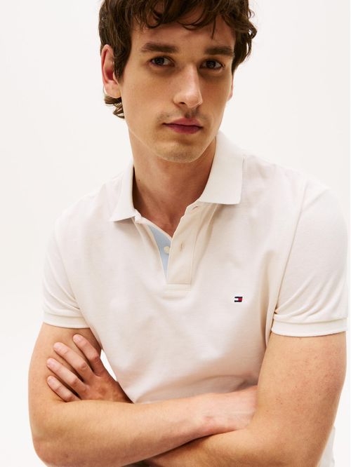 Chomba de corte regular con billetera y cuello a contraste