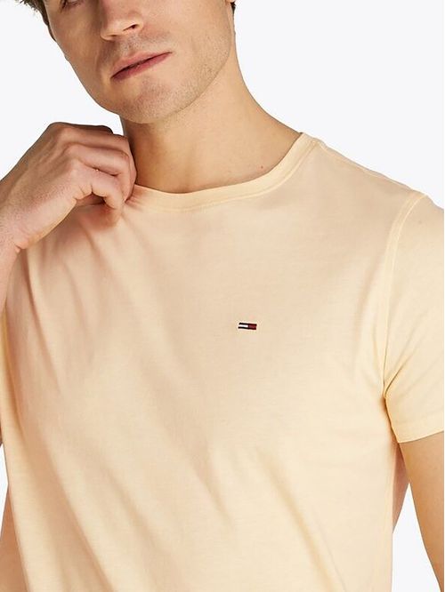 Remera clásica con cuello redondo