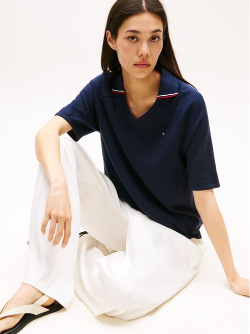 Sweater con cuello v con diseño de rayas