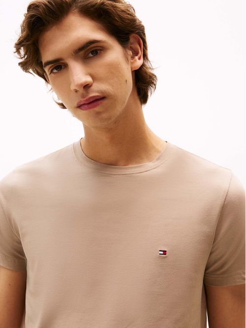 Remera de cuello redondo y corte extra slim