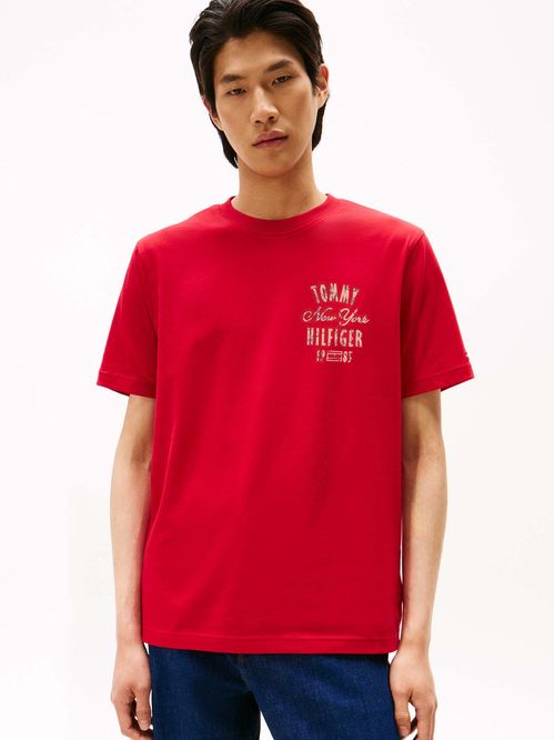 Remera con logo gráfico