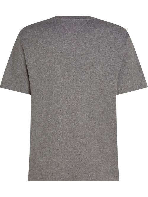 Remera con logo monotipo pequeño en el pecho