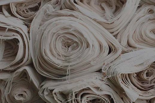 Desde 2020, se ha evitado la producción de 50 254 kg de residuos de material textil a través de modelos de negocio circulares como la reventa, la reparación o el reciclaje, dando nueva vida a productos de TOMMY HILFIGER usados o dañados. 